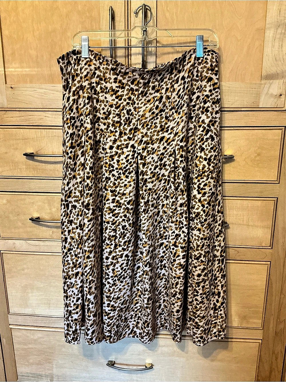 Ann Taylor Animal Print 12 Midi Skirt in Brown tan cream gold. Back zipper.